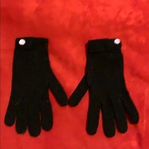 Women knit winter gloves.